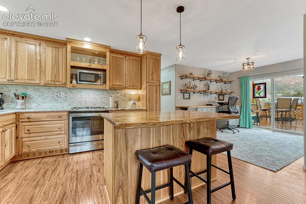 Image 9 of 35: Kitchen