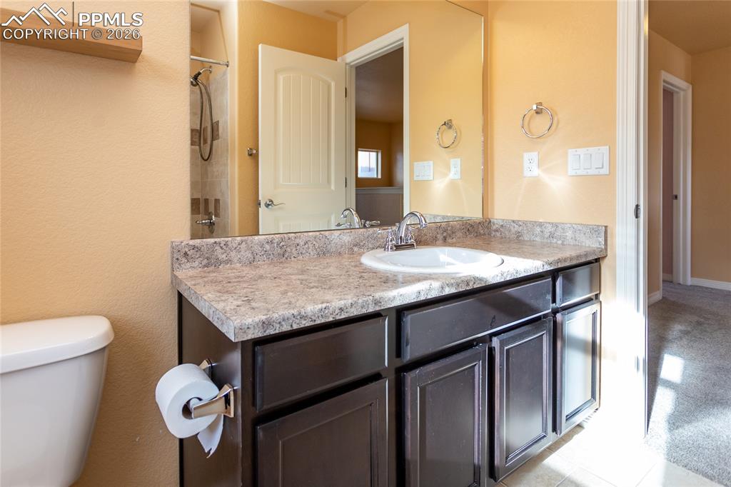 Image 23 of 49: Bathroom