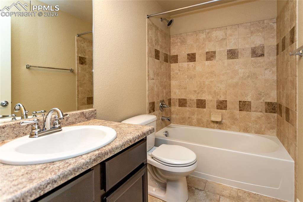 Image 36 of 49: Bathroom