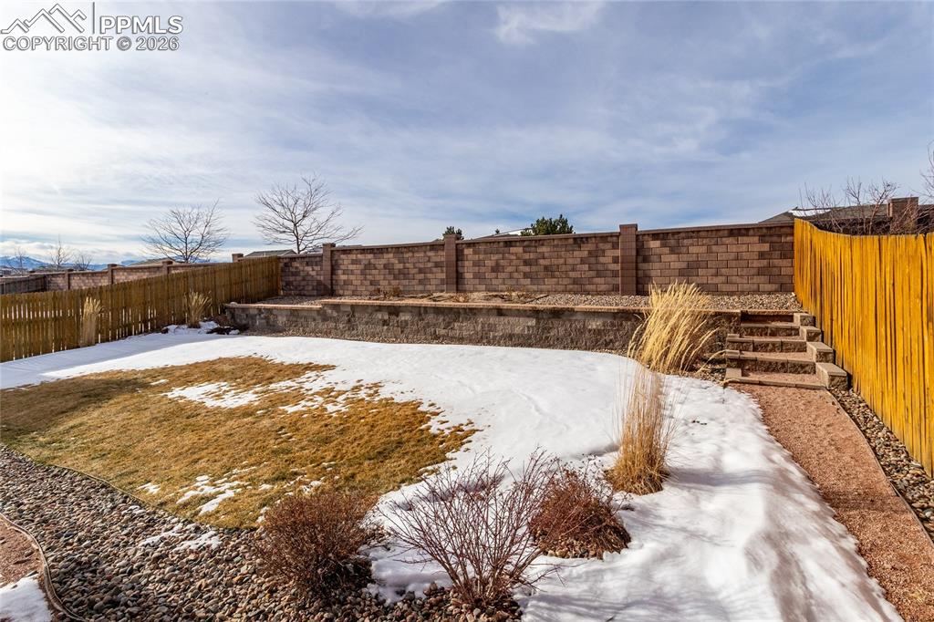 Image 42 of 49: Yard