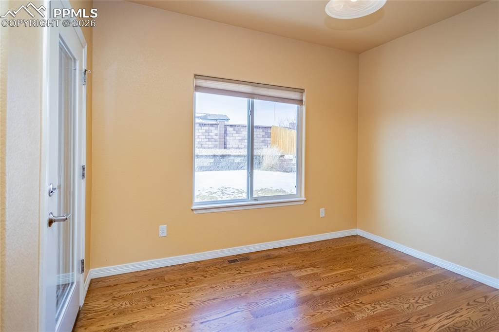 Image 8 of 49: Dining Area