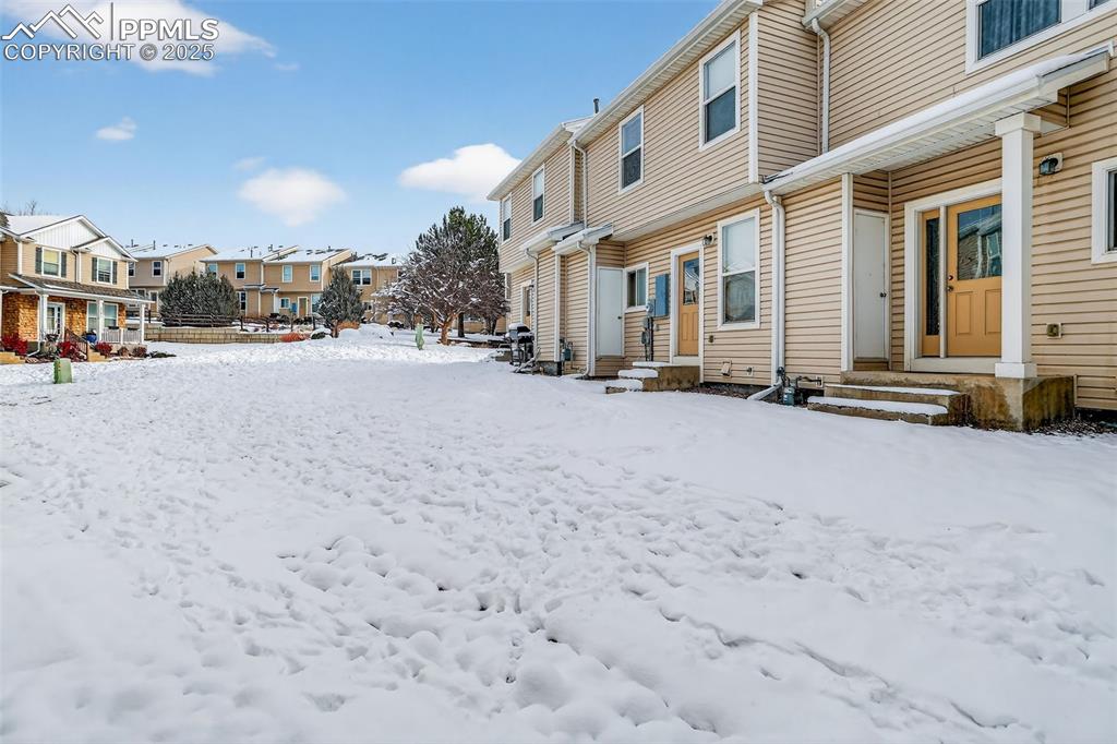 Image 32 of 36: Well kept and close to amenities