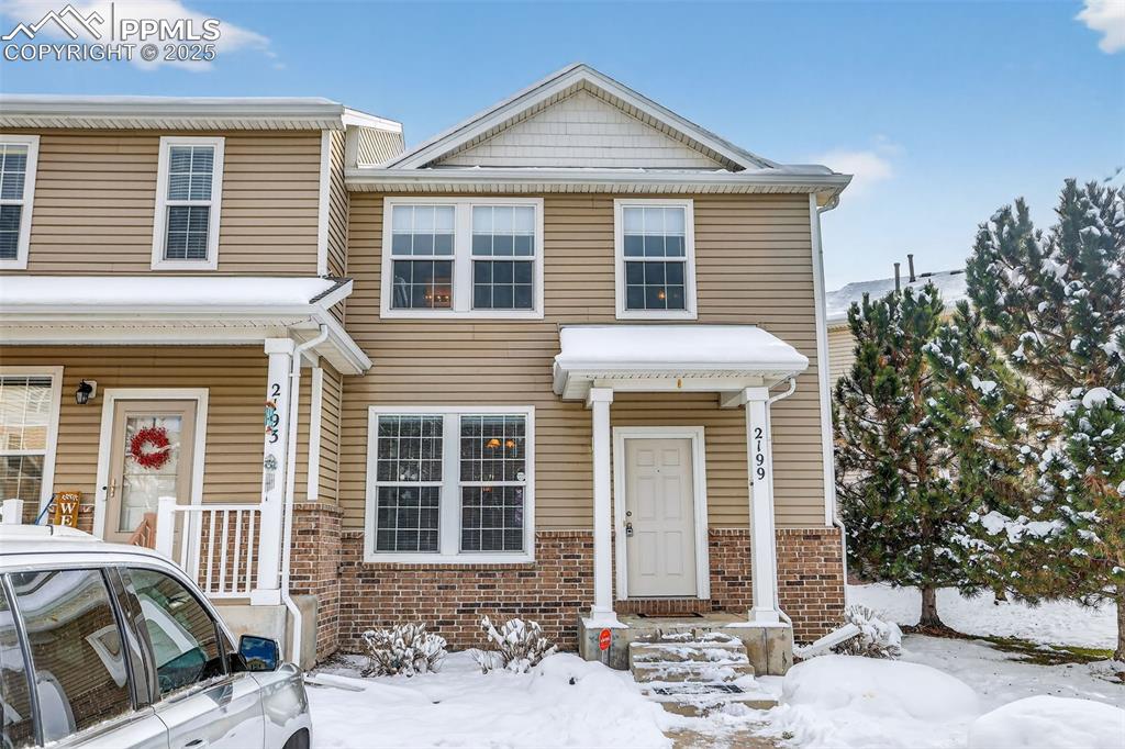 Image 4 of 36: Beautifully upgraded end unit townhome!