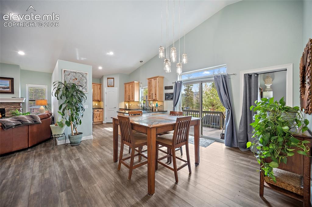 Image 14 of 48: Dining Area