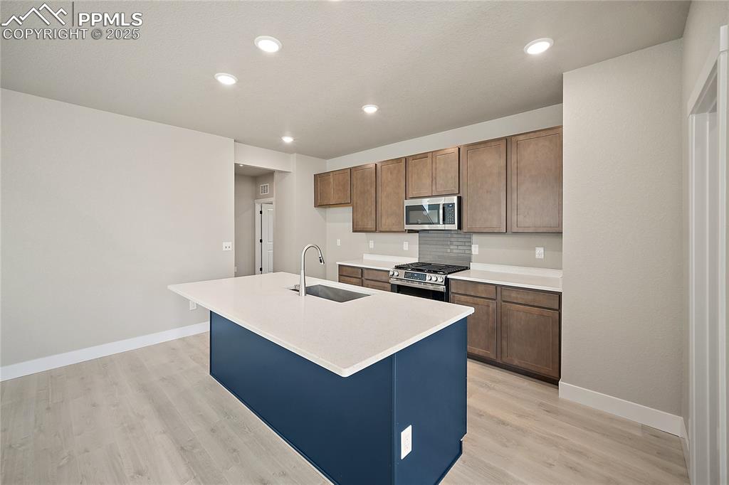 Image 10 of 32: Kitchen