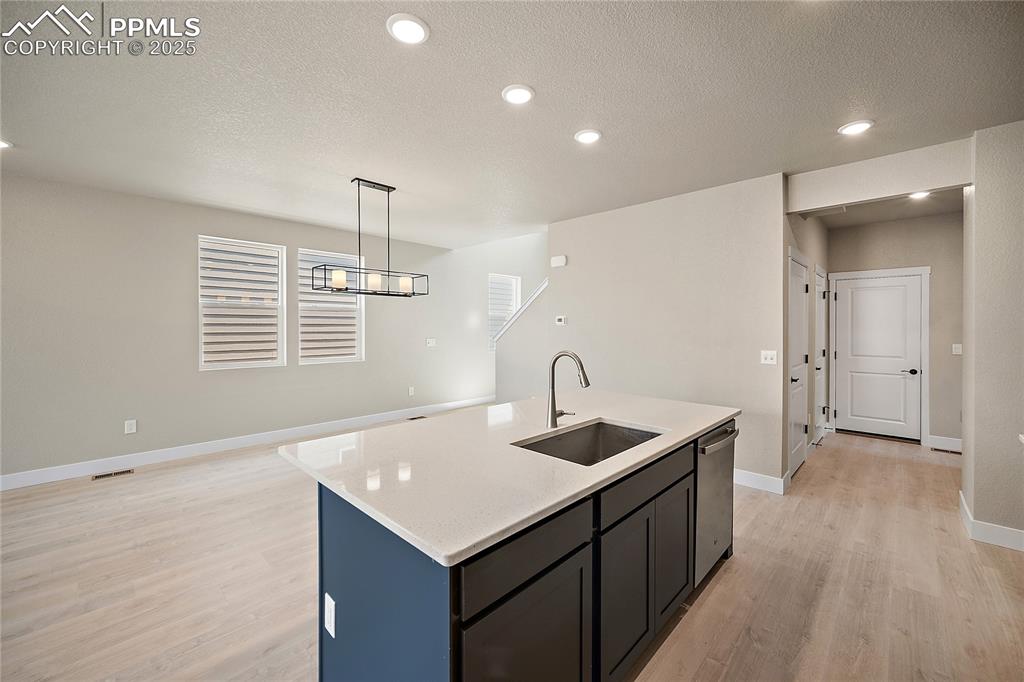 Image 11 of 32: Kitchen