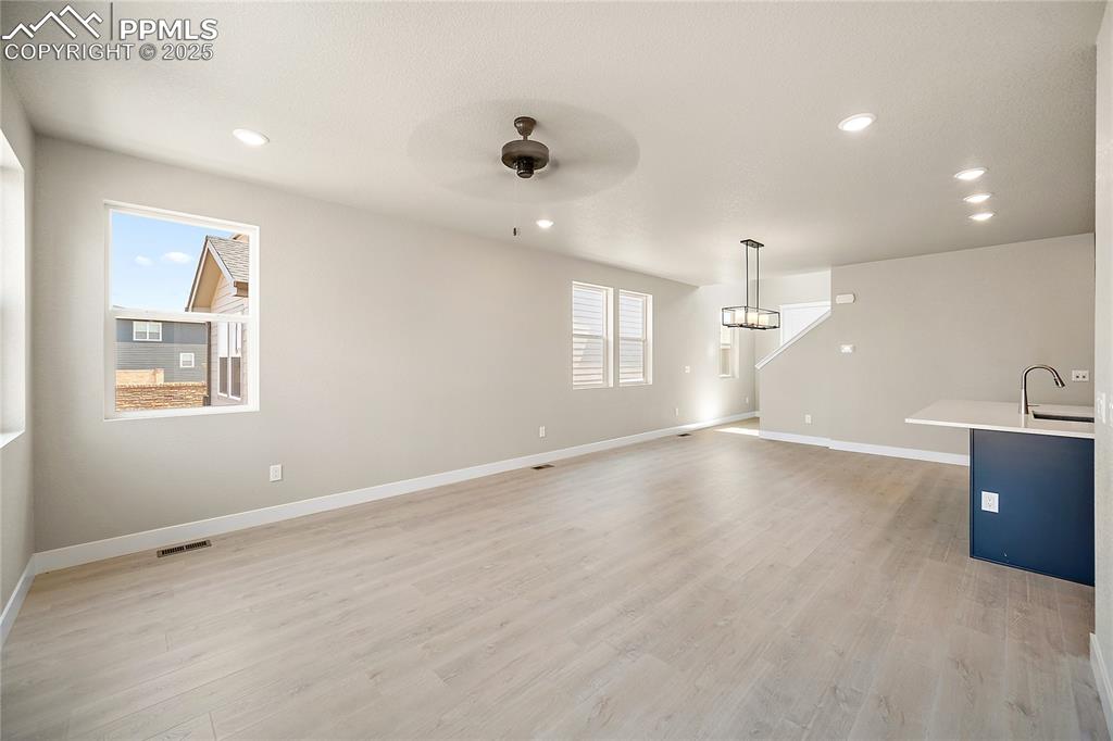 Image 15 of 32: Living Room