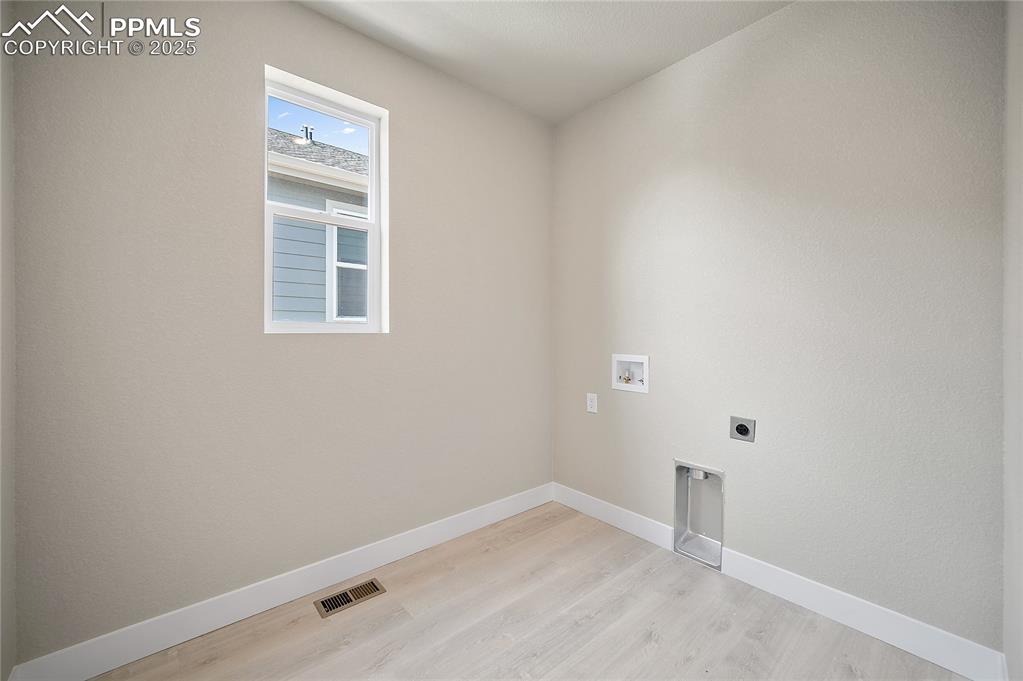 Image 17 of 32: Laundry