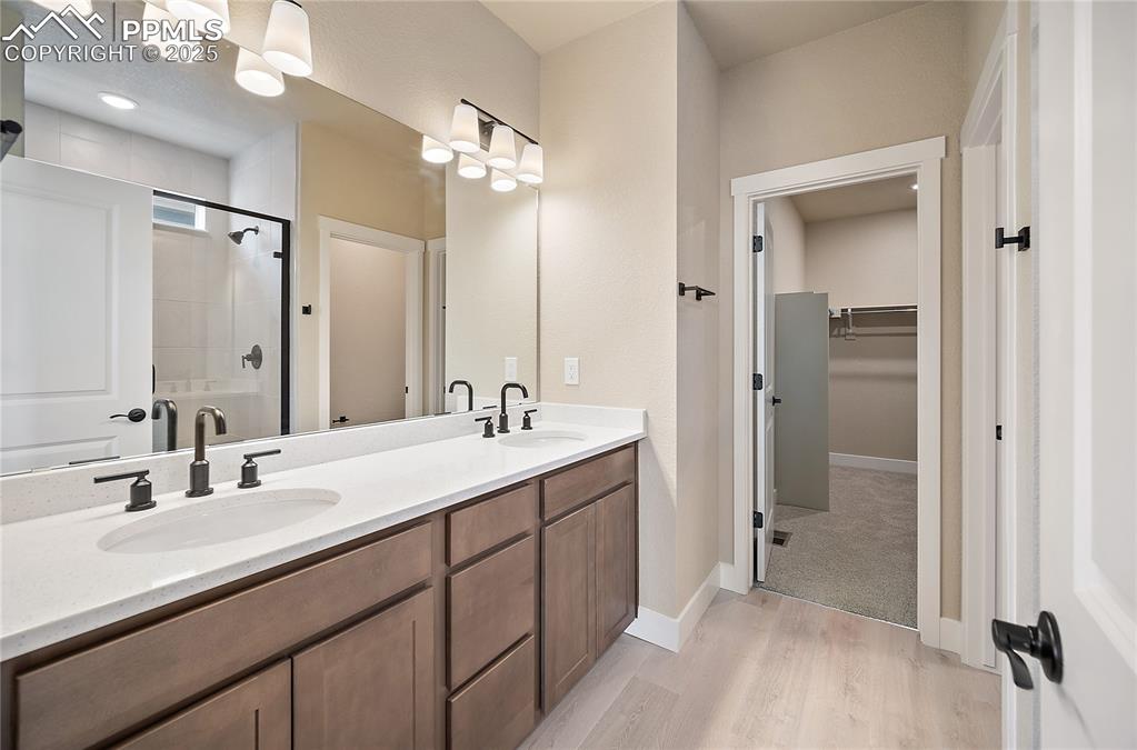 Image 20 of 32: Bathroom