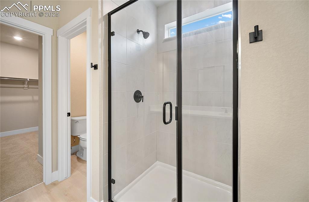 Image 21 of 32: Bathroom