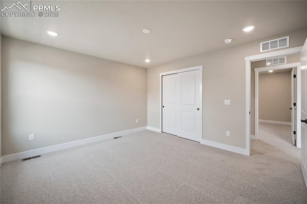 Image 27 of 32: Bedroom