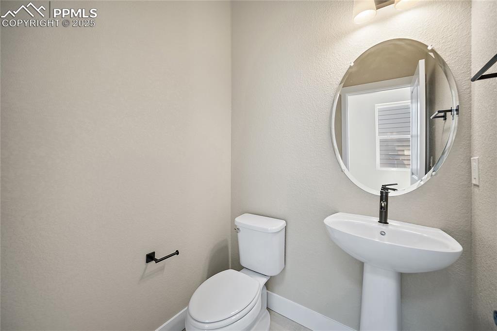 Image 6 of 32: Bathroom