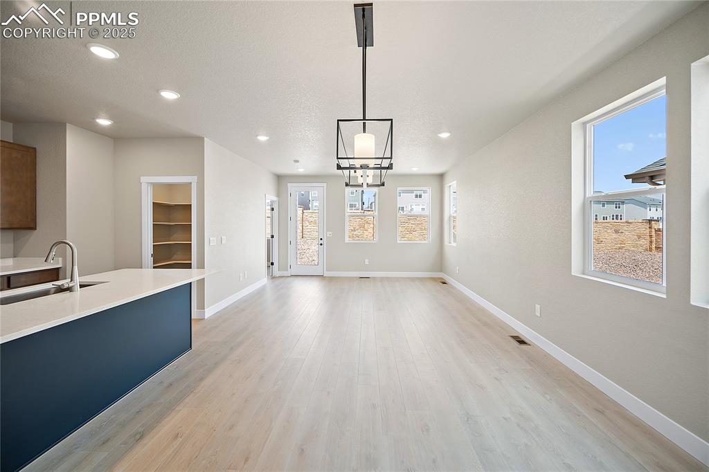 Image 8 of 32: Dining Area