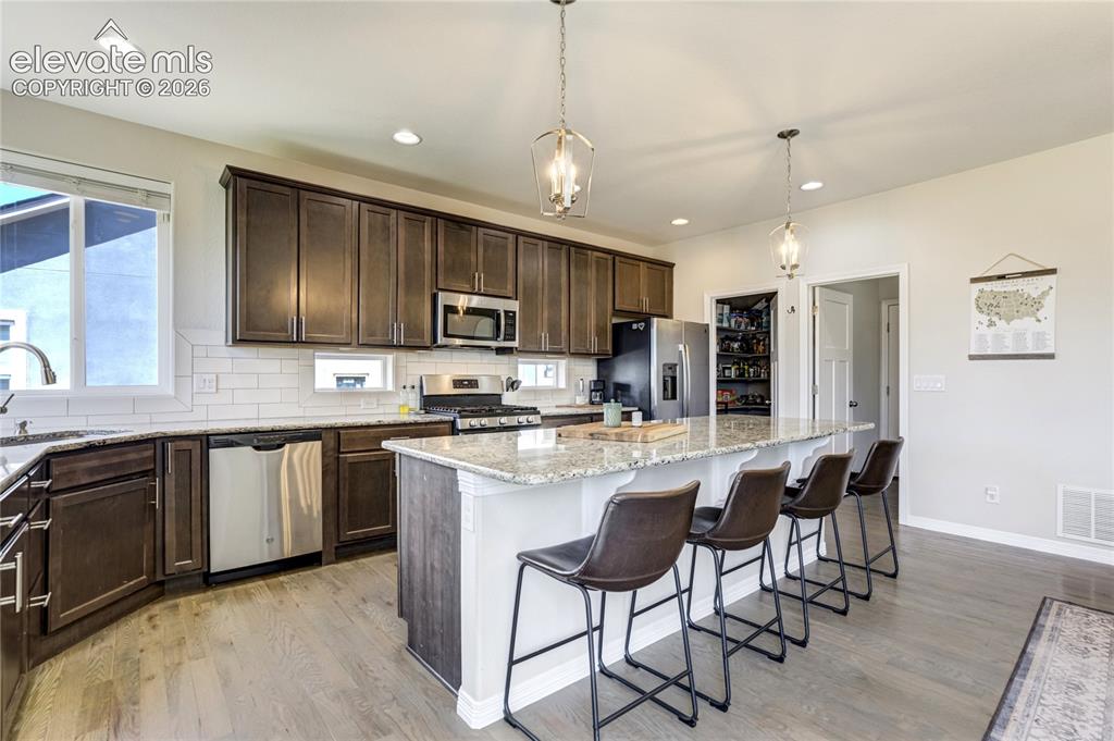 Image 18 of 48: Kitchen