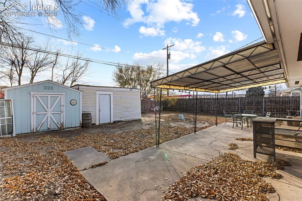 Image 21 of 28: Yard