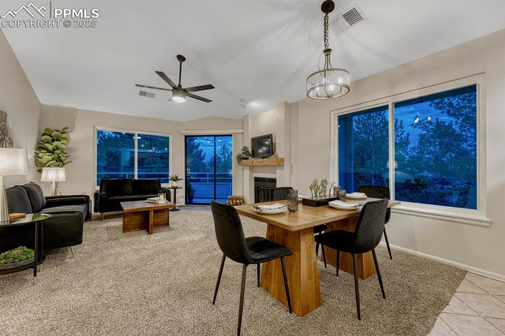 Image 10 of 50: Dining Area