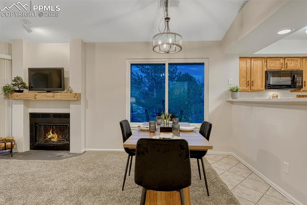 Image 11 of 50: Dining Area