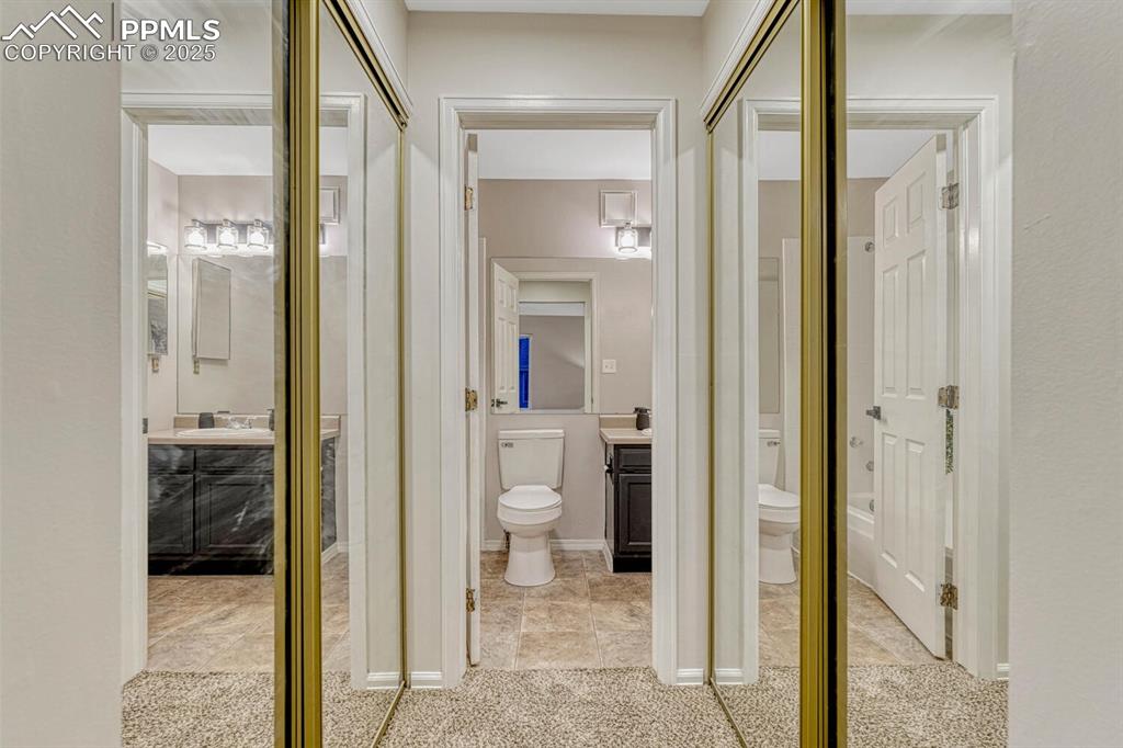 Image 17 of 50: Bathroom