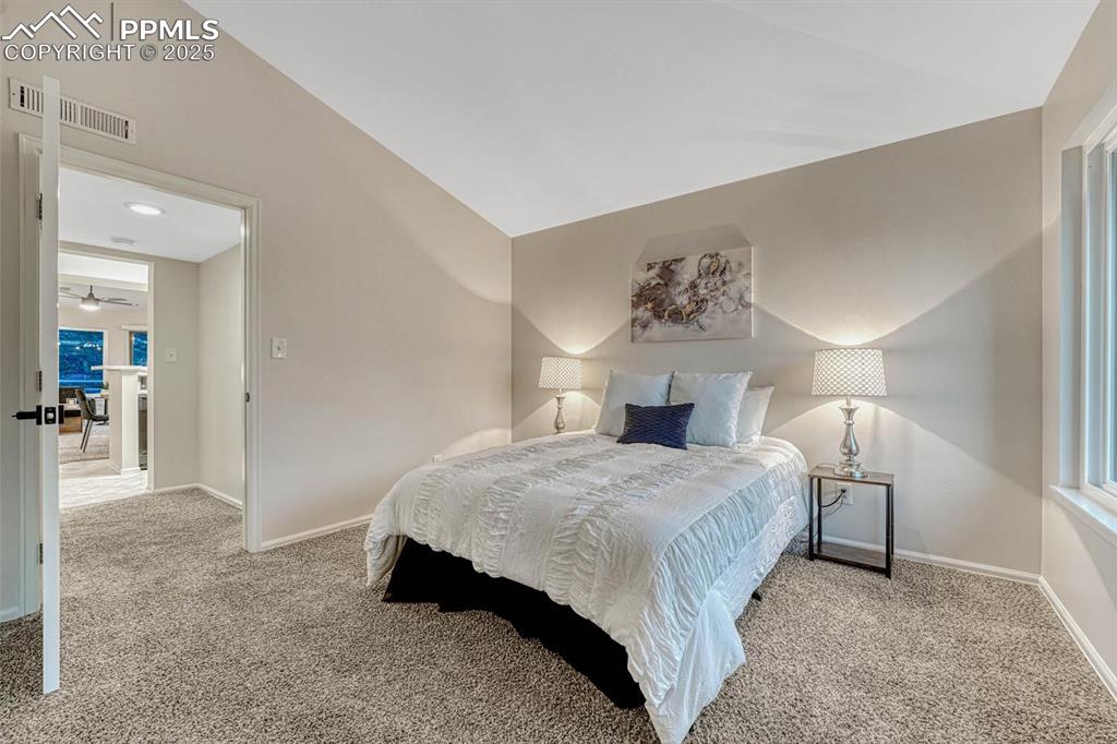 Image 21 of 50: Bedroom