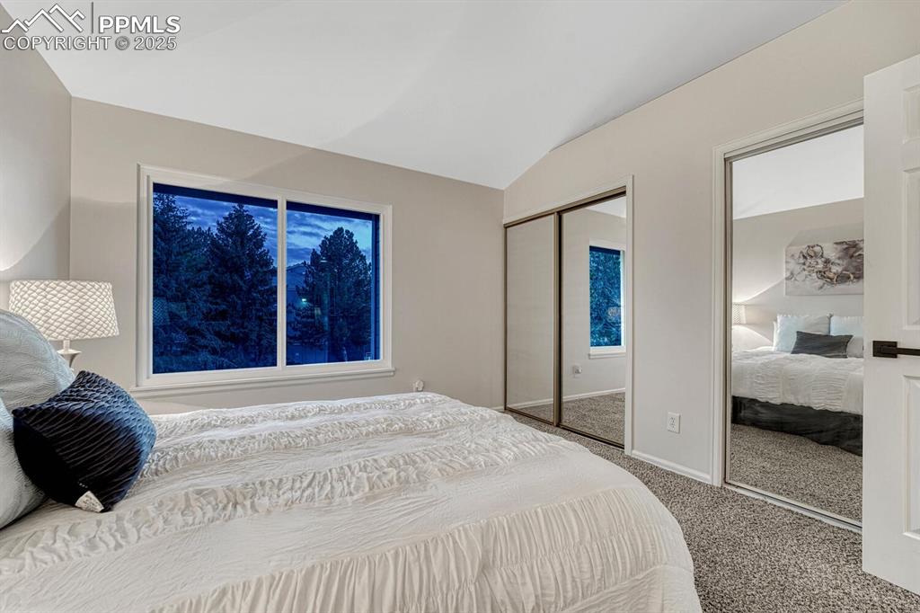 Image 27 of 50: Bedroom