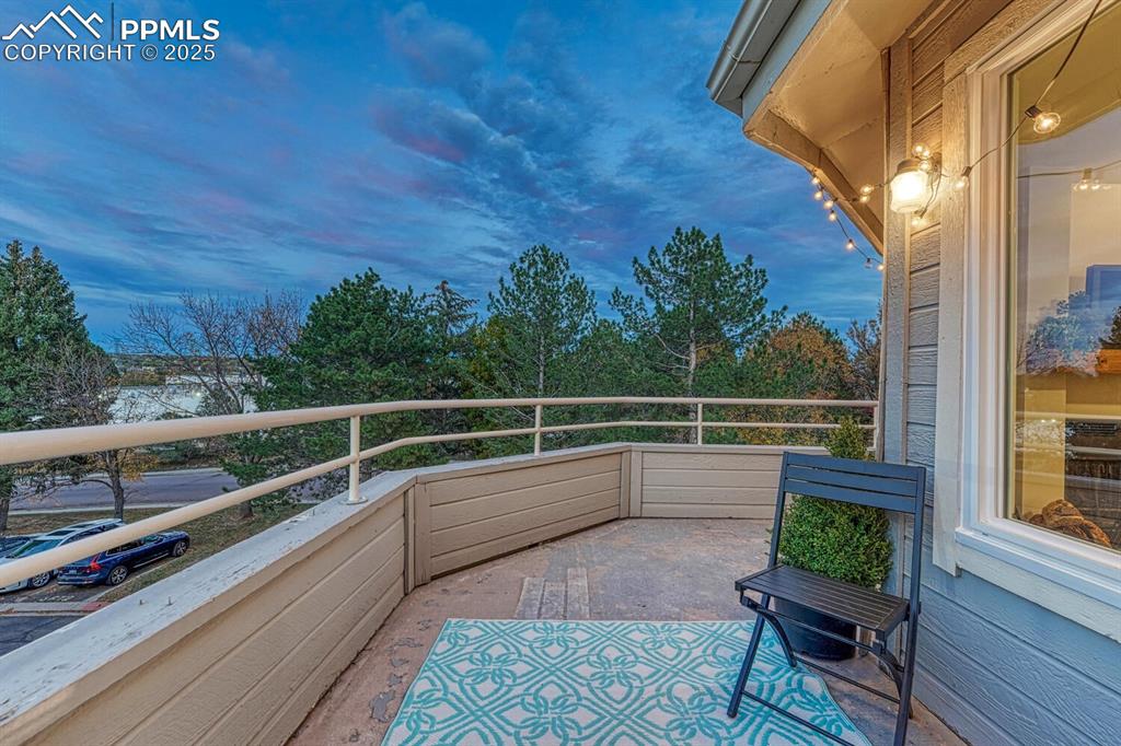 Image 31 of 50: Balcony