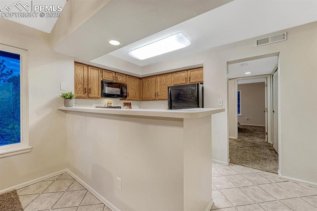 Image 37 of 50: Kitchen