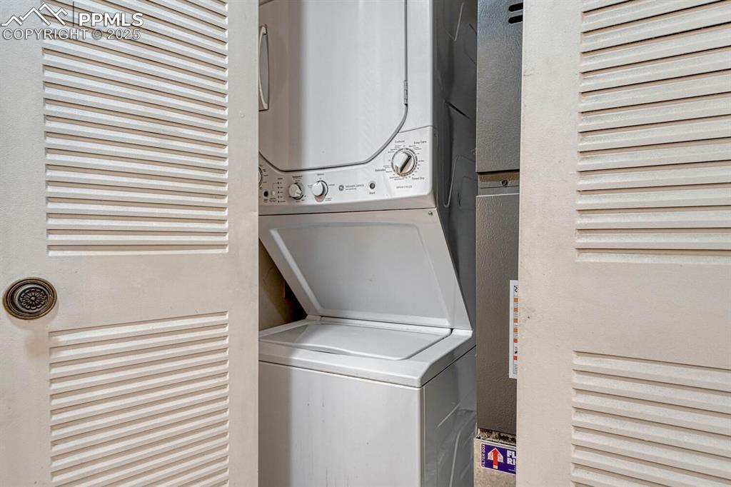 Image 39 of 50: Laundry