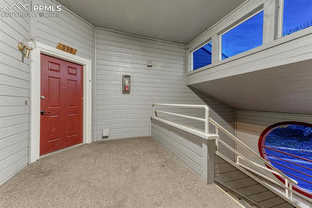 Image 48 of 50: Entry