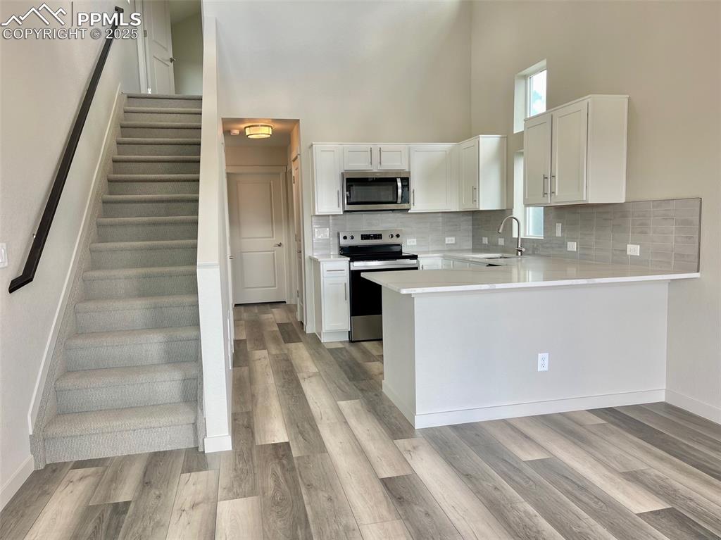 Image 16 of 23: Kitchen