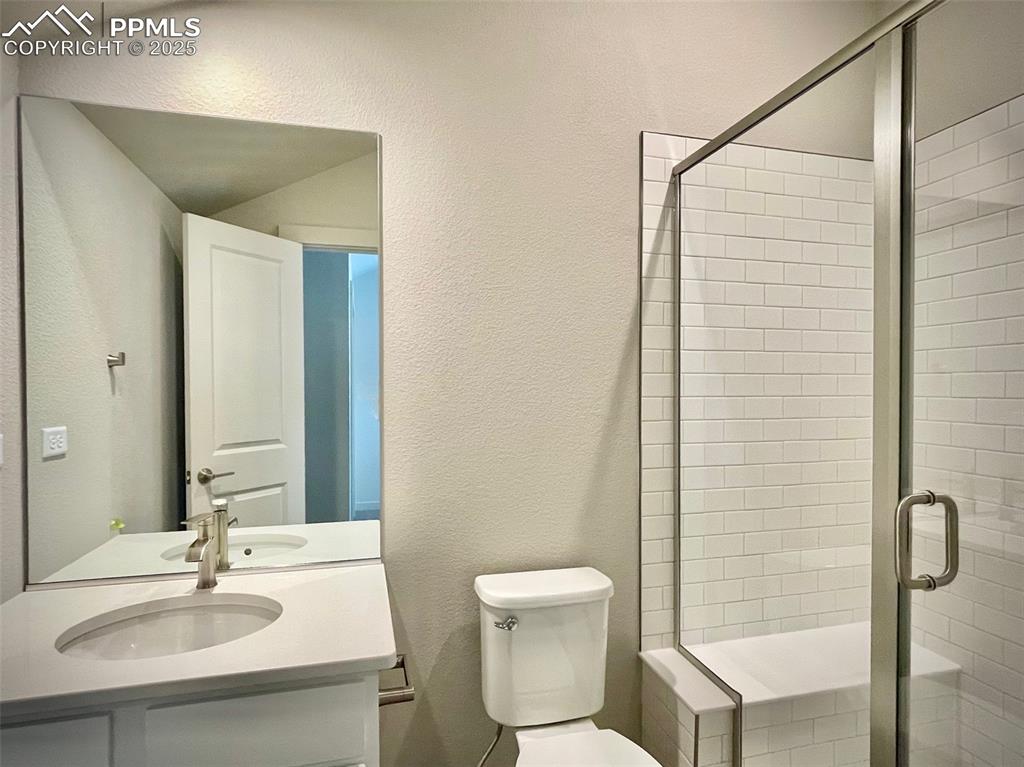 Image 19 of 23: Bathroom