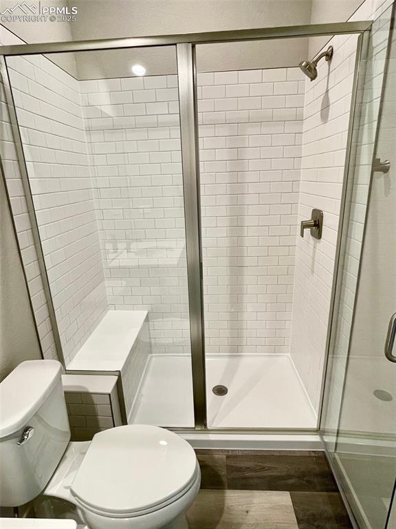 Image 20 of 23: Bathroom