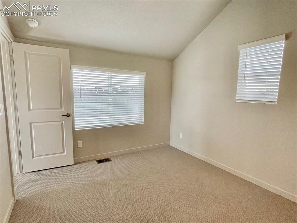 Image 21 of 23: Bedroom