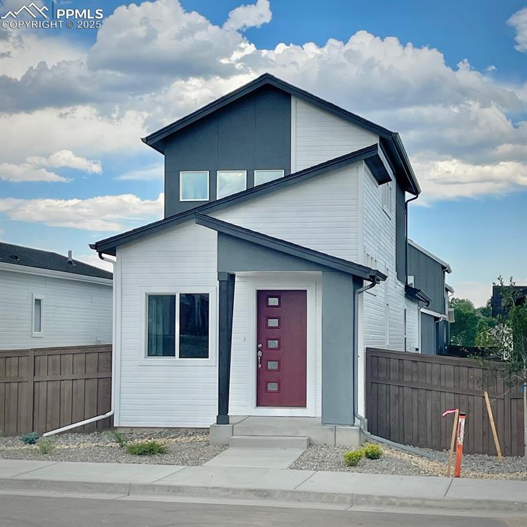 Image 3 of 23: Front of Structure