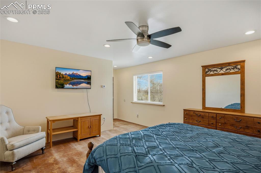 Image 12 of 50: Bedroom