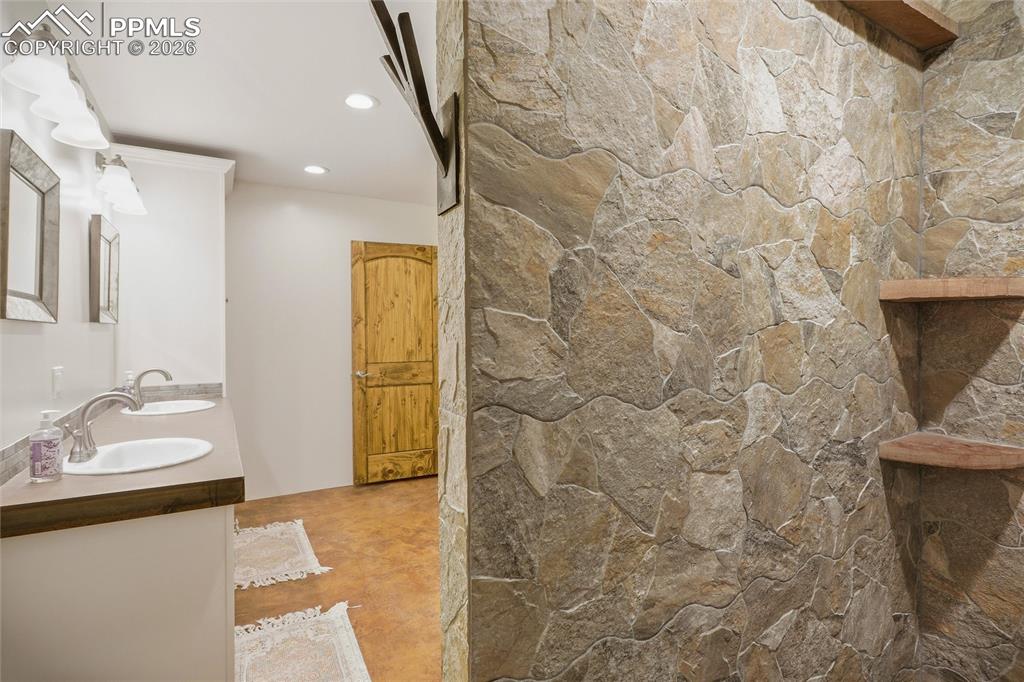 Image 15 of 50: Bathroom