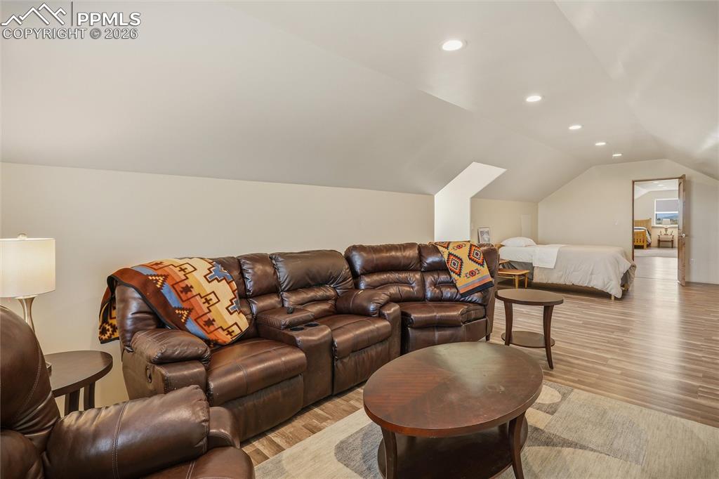 Image 18 of 50: Bonus Room