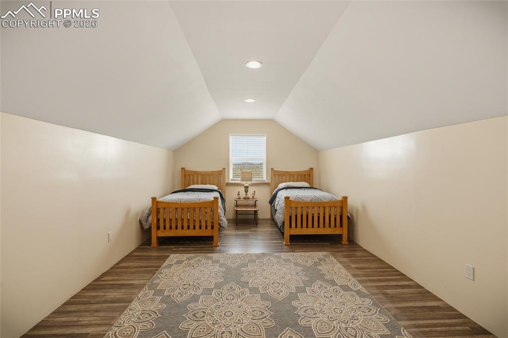 Image 19 of 50: Bonus Room