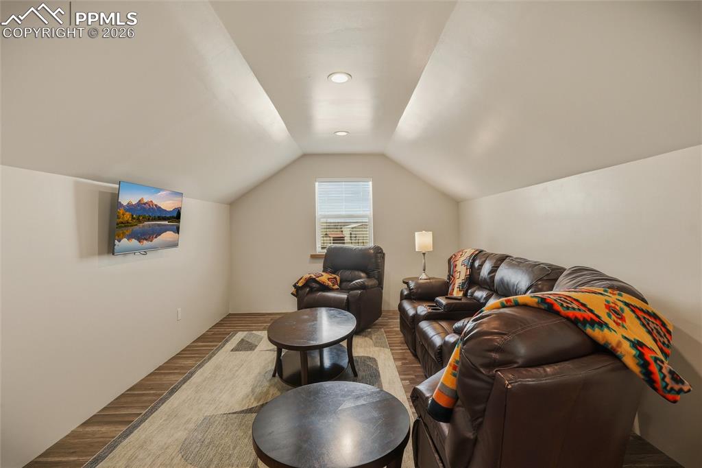 Image 21 of 50: Bonus Room