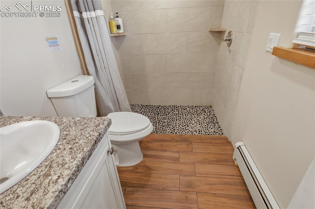 Image 37 of 50: Bathroom