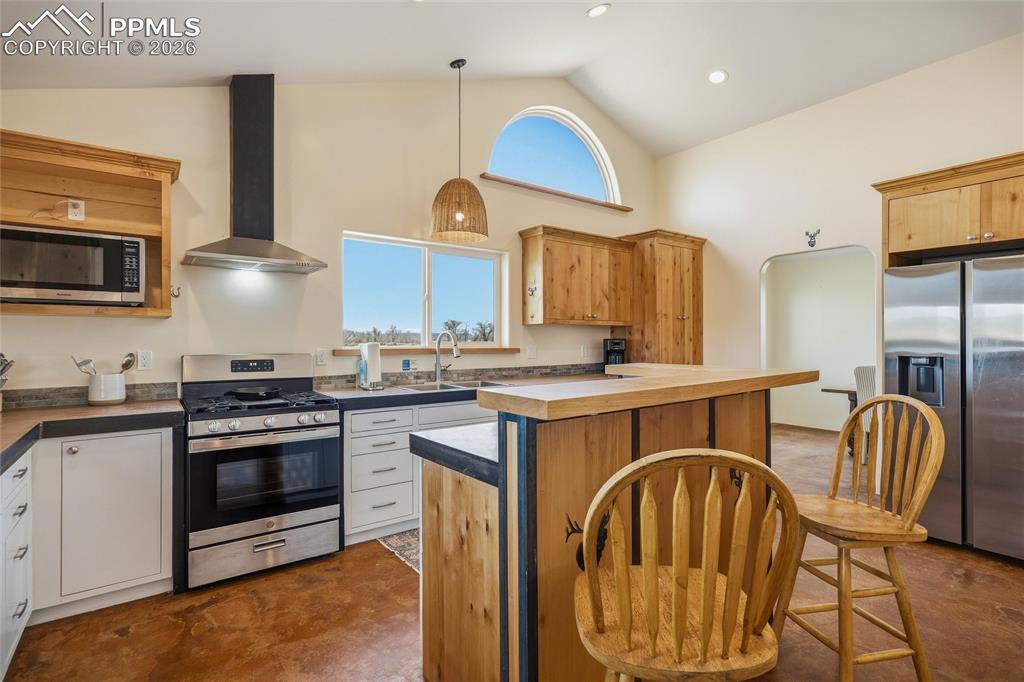 Image 9 of 50: Kitchen