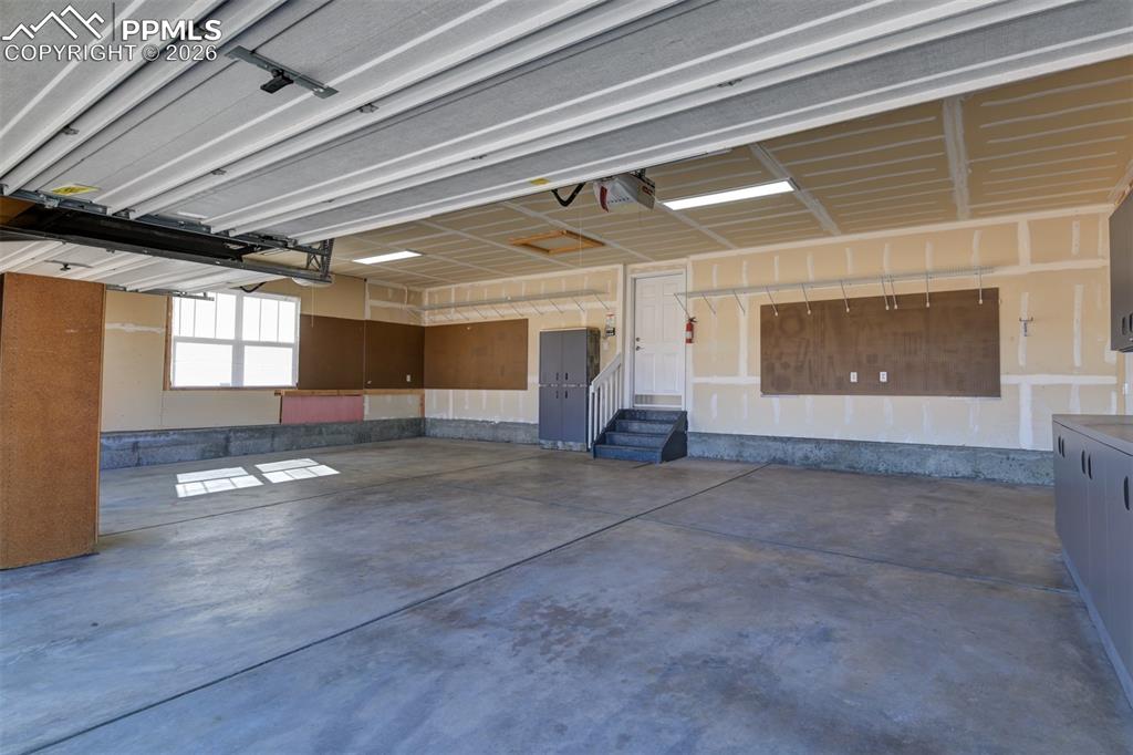 Image 44 of 50: Garage