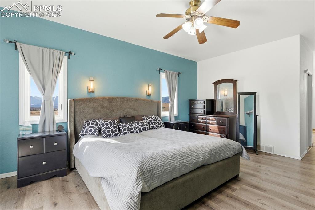 Image 35 of 47: Oversized master bedroom 21 x 12