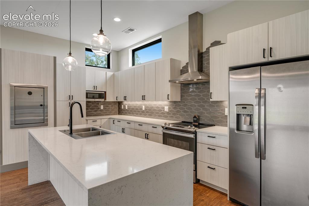 Image 11 of 45: Kitchen with Granite Countertops 