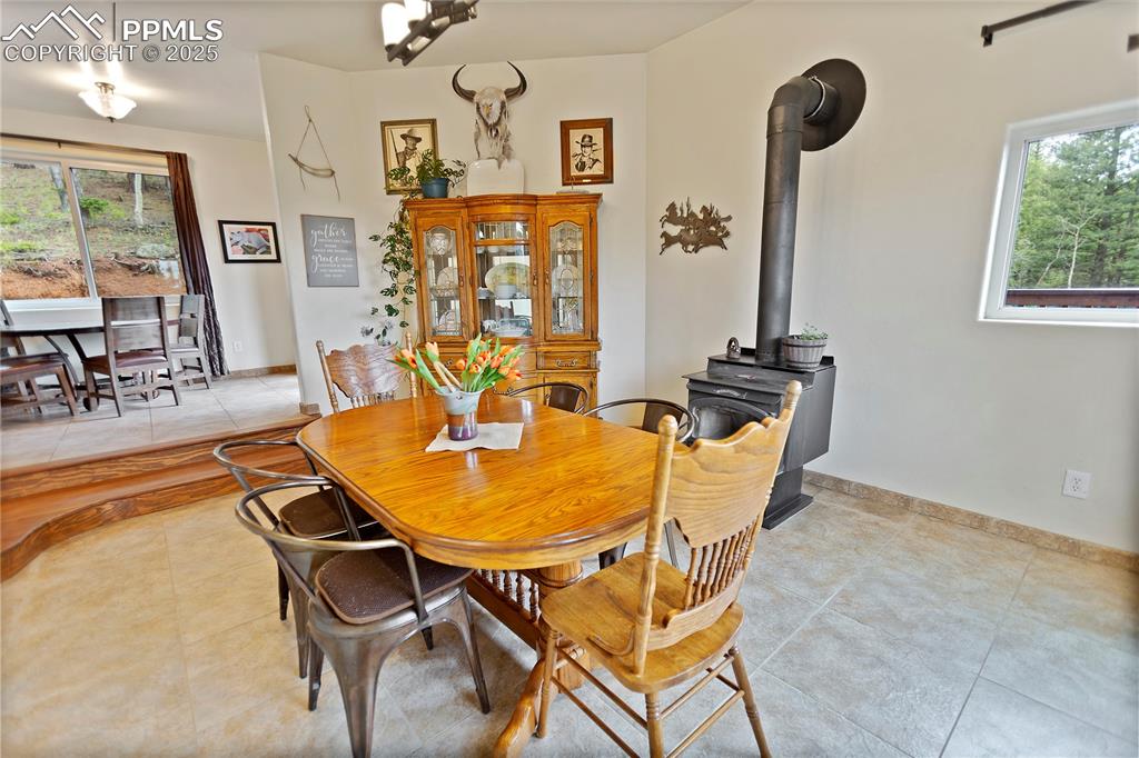 Image 10 of 40: Dining Area