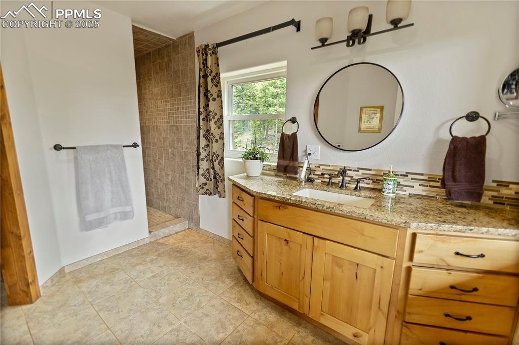 Image 19 of 40:  Upper Level Master Bath