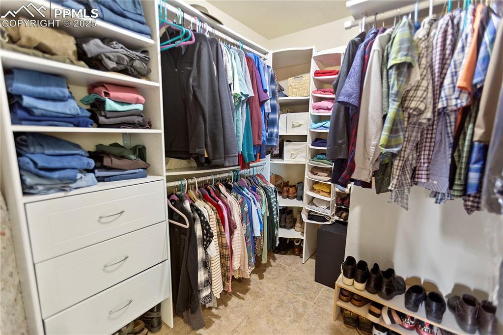 Image 20 of 40:  Upper Level Master Closet
