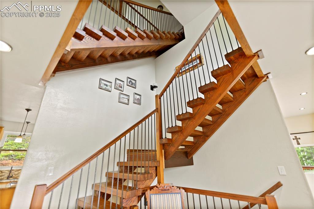 Image 4 of 40: Foyer Stairs