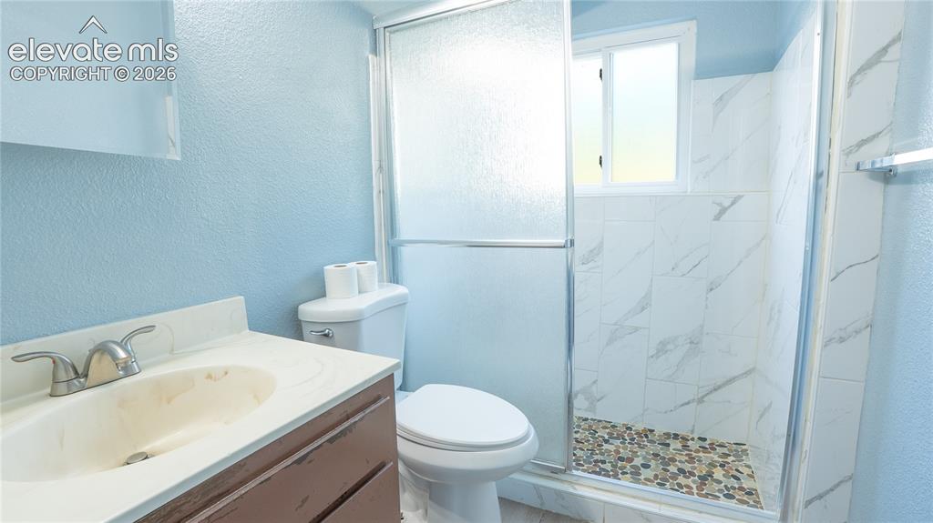 Image 14 of 30: Bathroom