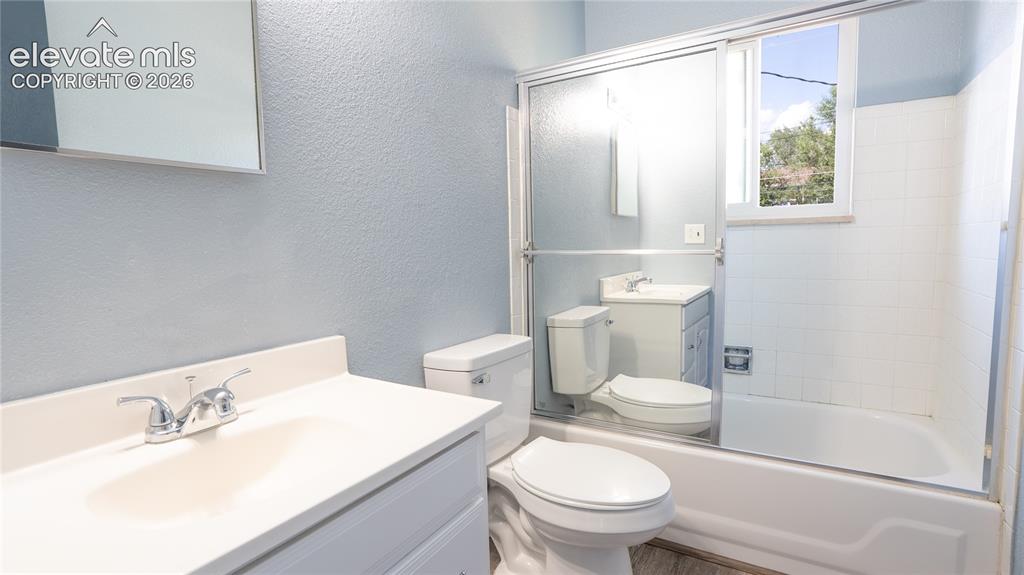 Image 5 of 30: Bathroom