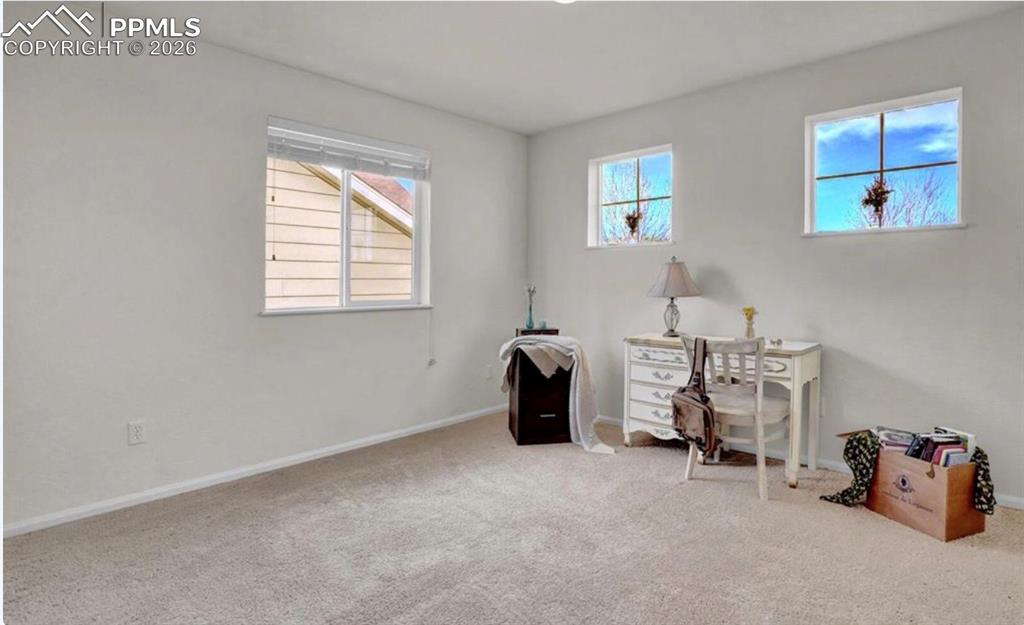 Image 16 of 26: Office